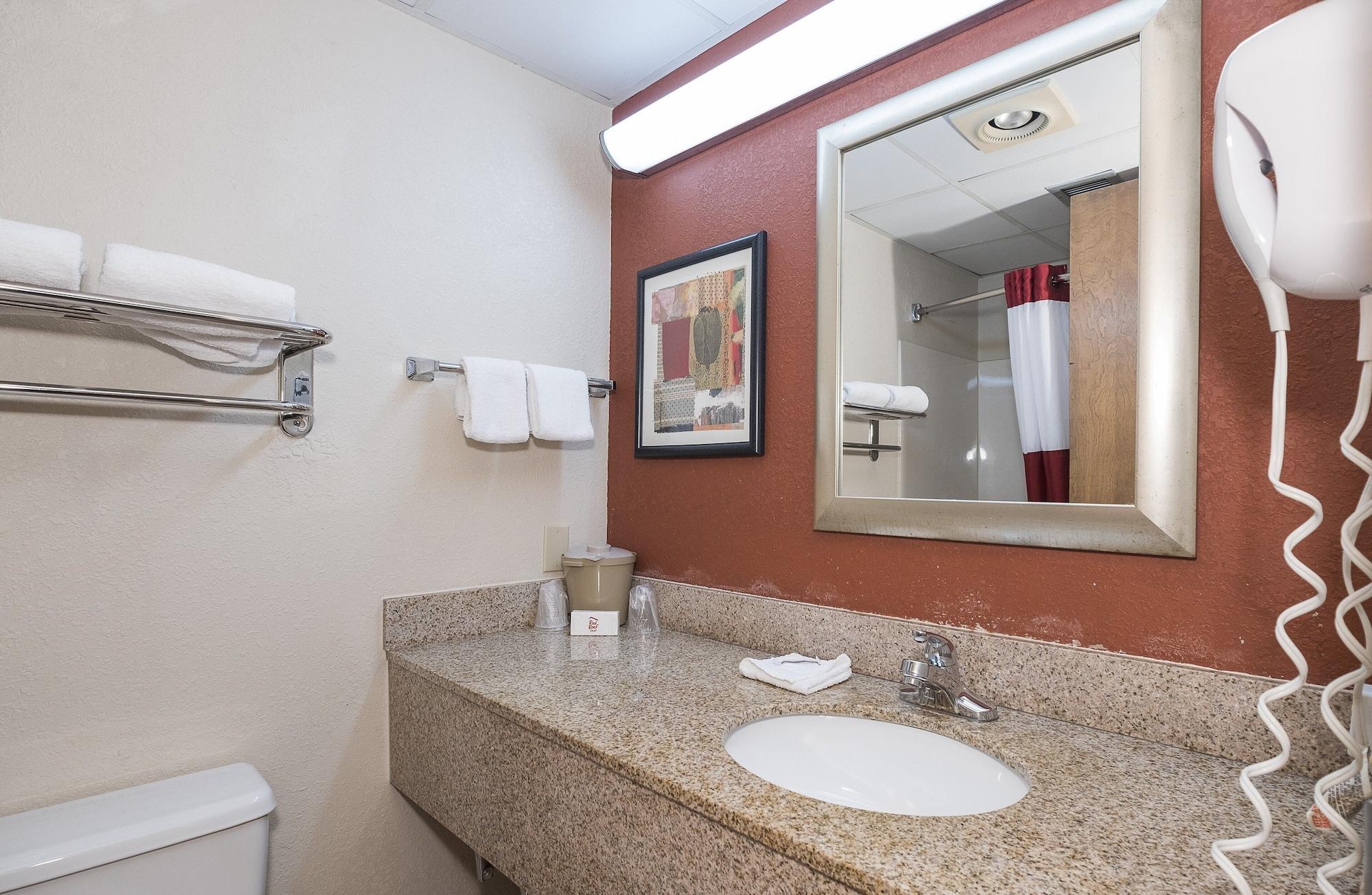 Red Roof Inn & Suites Cleveland - Elyria Kültér fotó