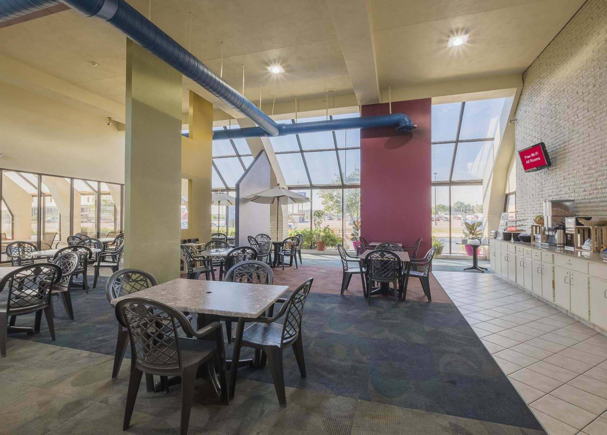 Red Roof Inn & Suites Cleveland - Elyria Kültér fotó