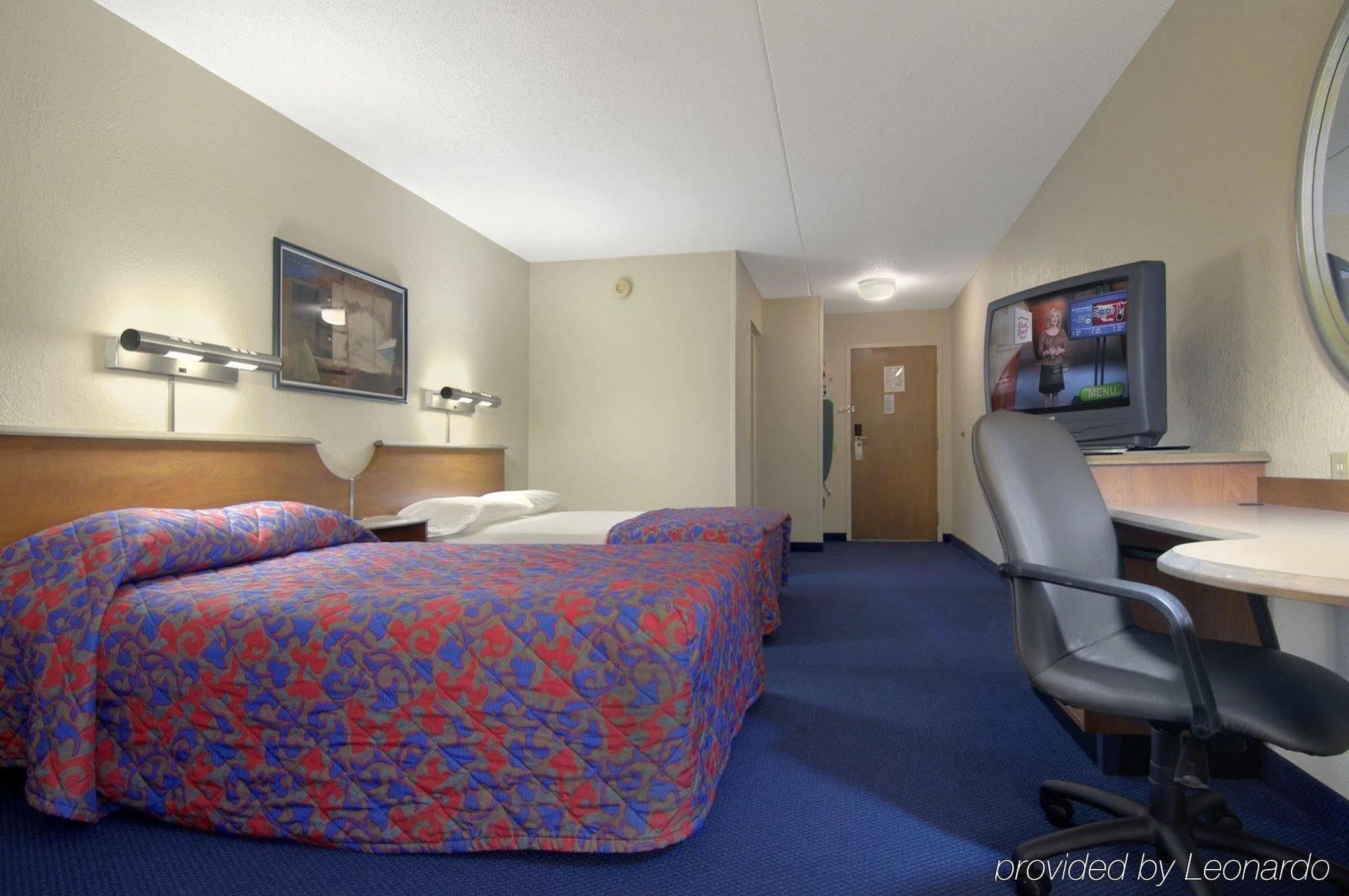 Red Roof Inn & Suites Cleveland - Elyria Kültér fotó