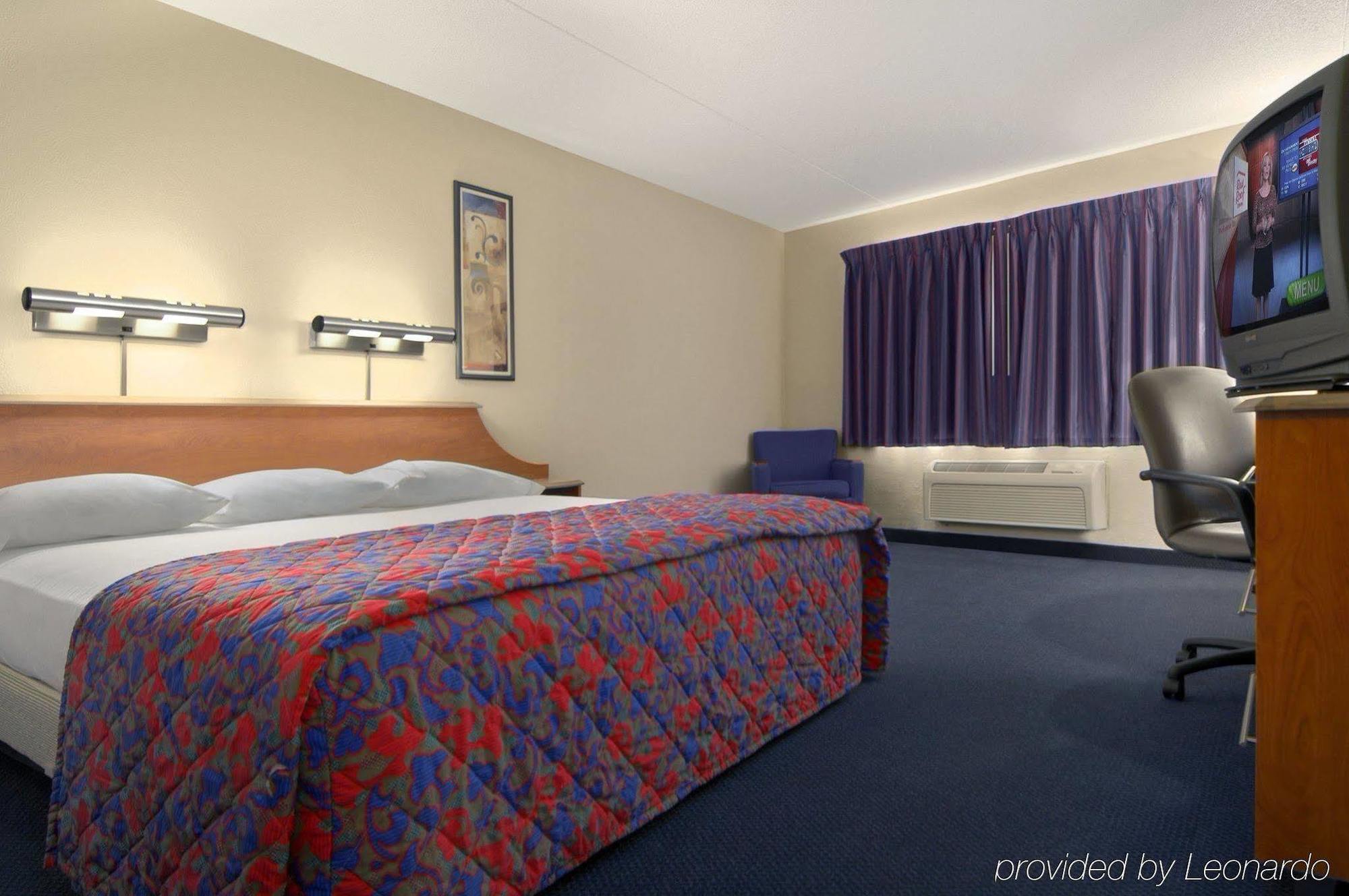 Red Roof Inn & Suites Cleveland - Elyria Kültér fotó
