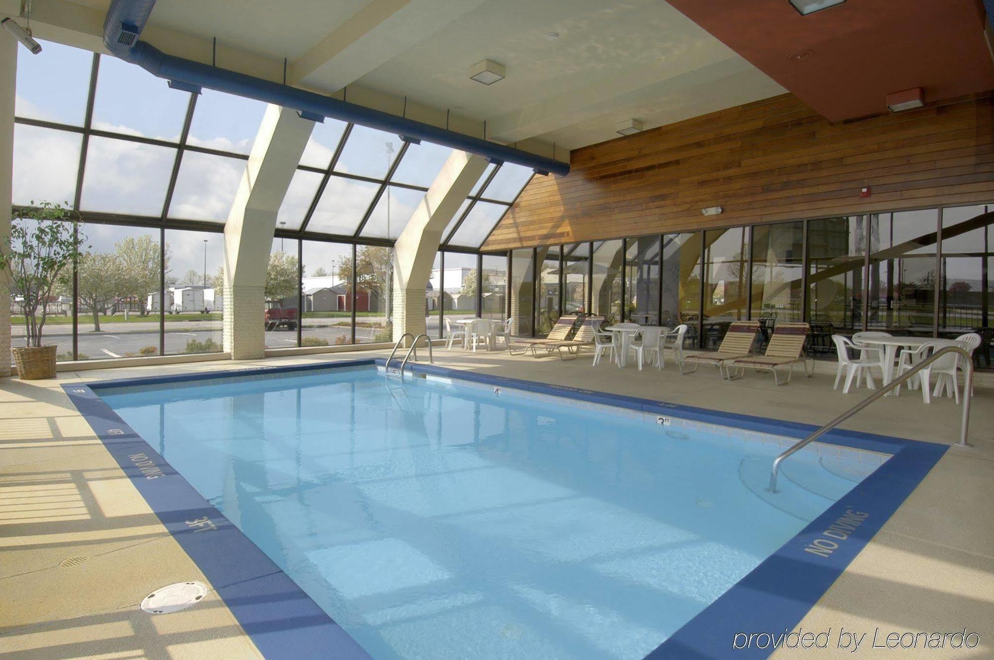Red Roof Inn & Suites Cleveland - Elyria Kültér fotó