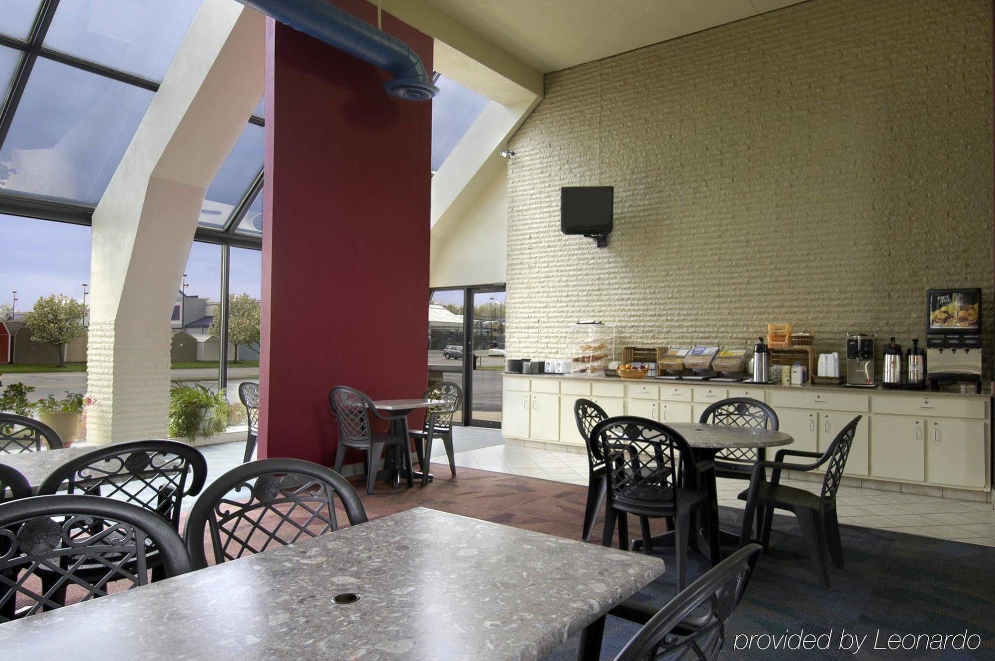 Red Roof Inn & Suites Cleveland - Elyria Kültér fotó